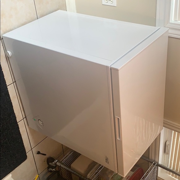 Mini freezer. - Picture 4 of 4